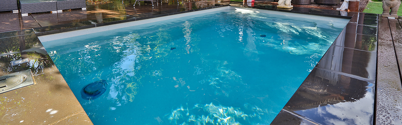 Plunge swimming pool by Compass Pools